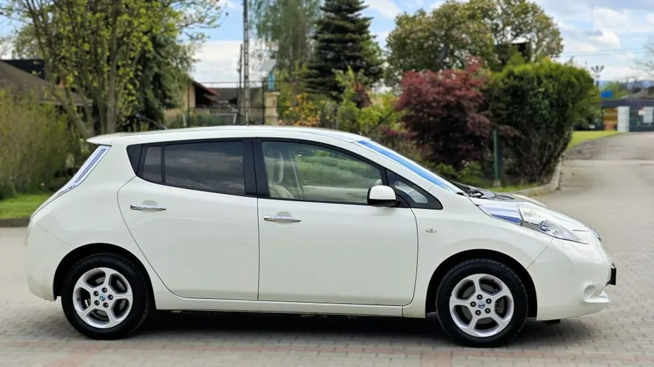 NISSAN Leaf -