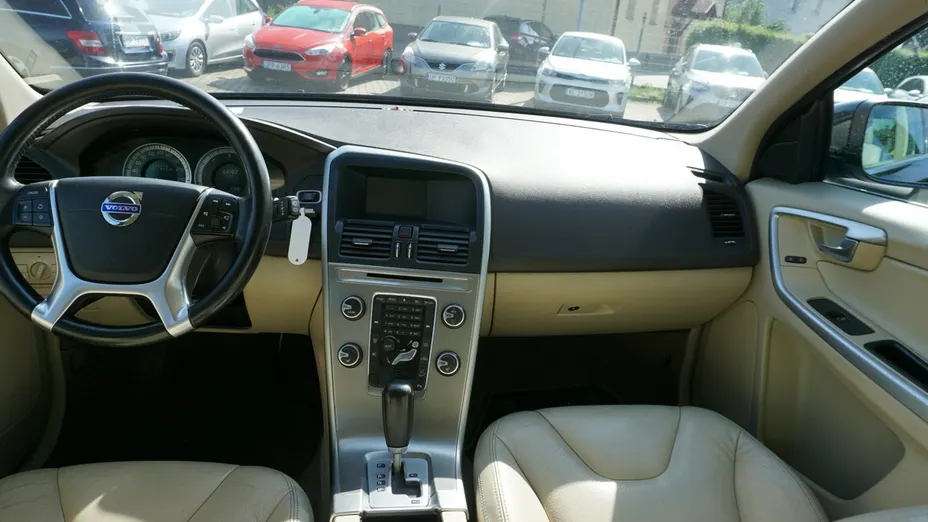 VOLVO XC60 -