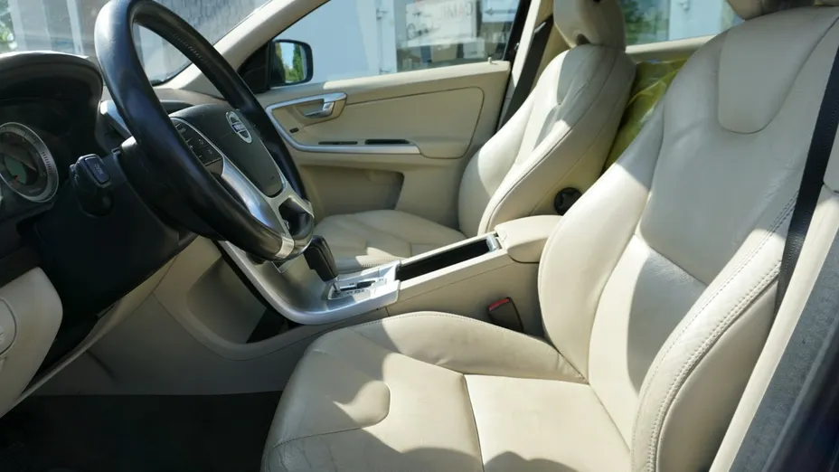 VOLVO XC60 -