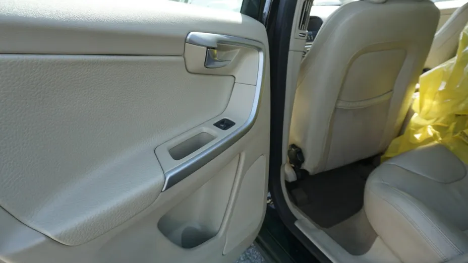 VOLVO XC60 -