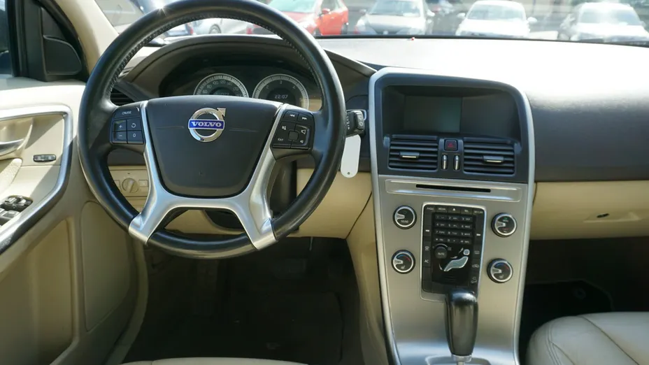 VOLVO XC60 -