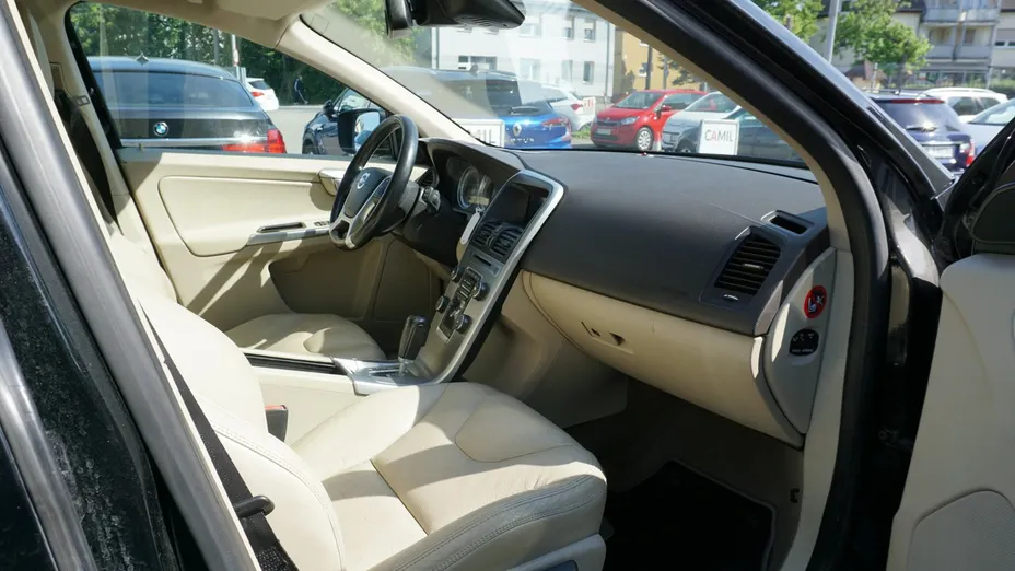 VOLVO XC60 -