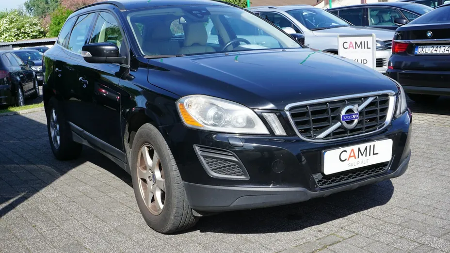 VOLVO XC60 -
