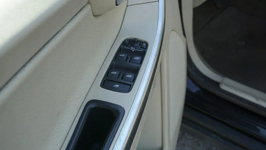 VOLVO XC60 -
