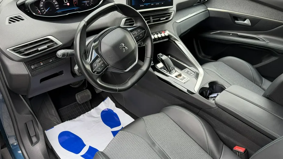 PEUGEOT 3008 -