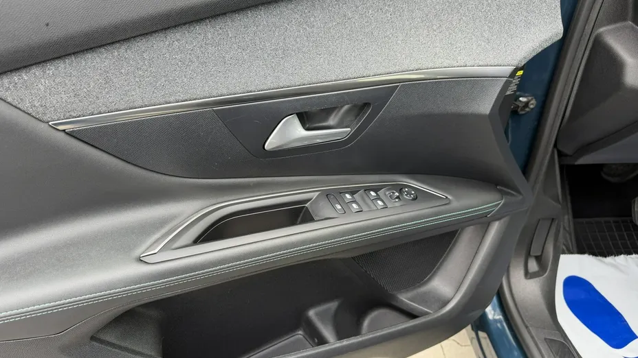 PEUGEOT 3008 -