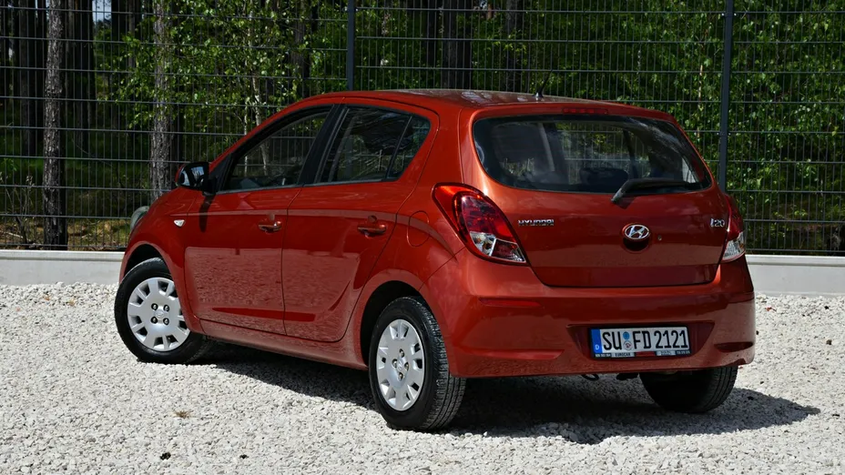 HYUNDAI i20 -
