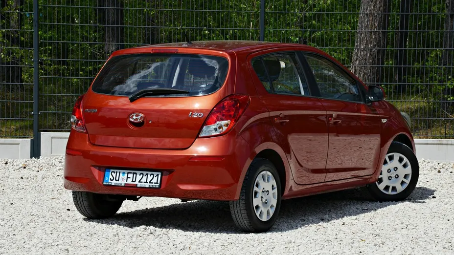 HYUNDAI i20 -