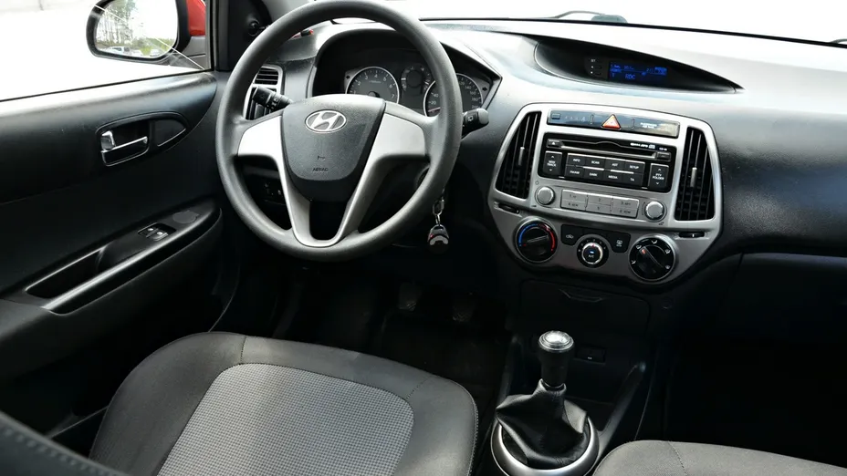 HYUNDAI i20 -
