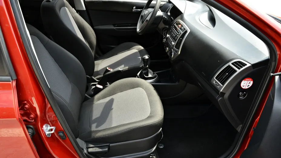 HYUNDAI i20 -