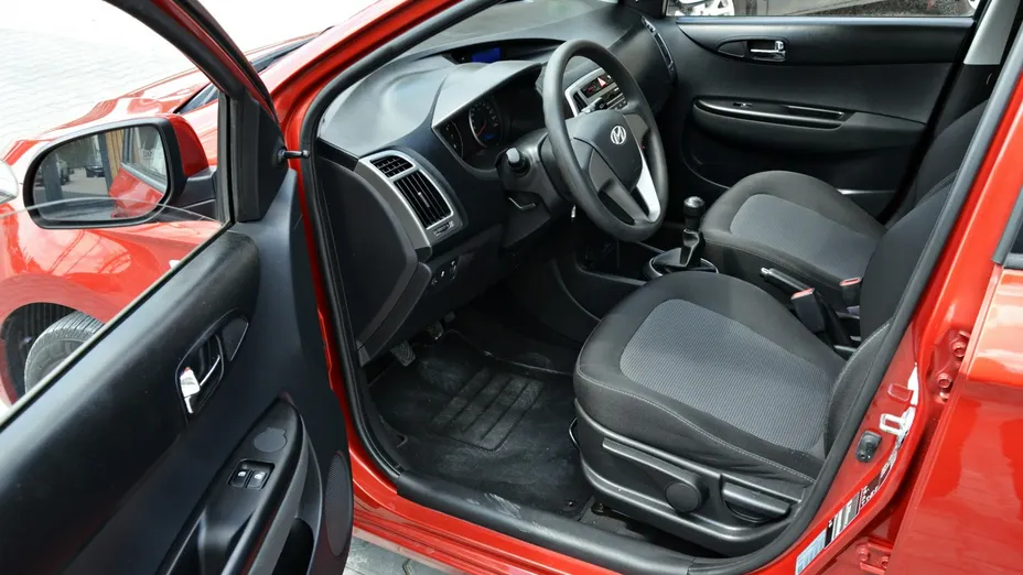 HYUNDAI i20 -