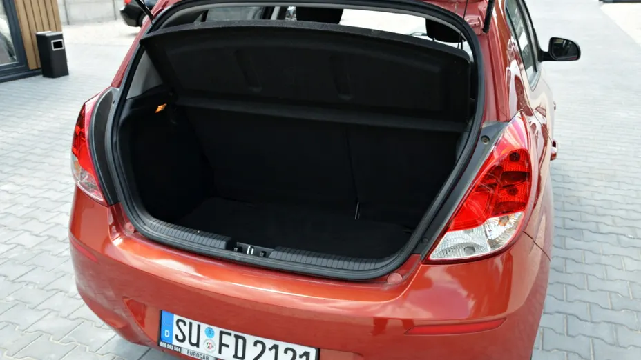 HYUNDAI i20 -