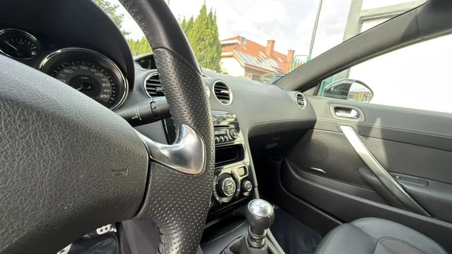 PEUGEOT RCZ -