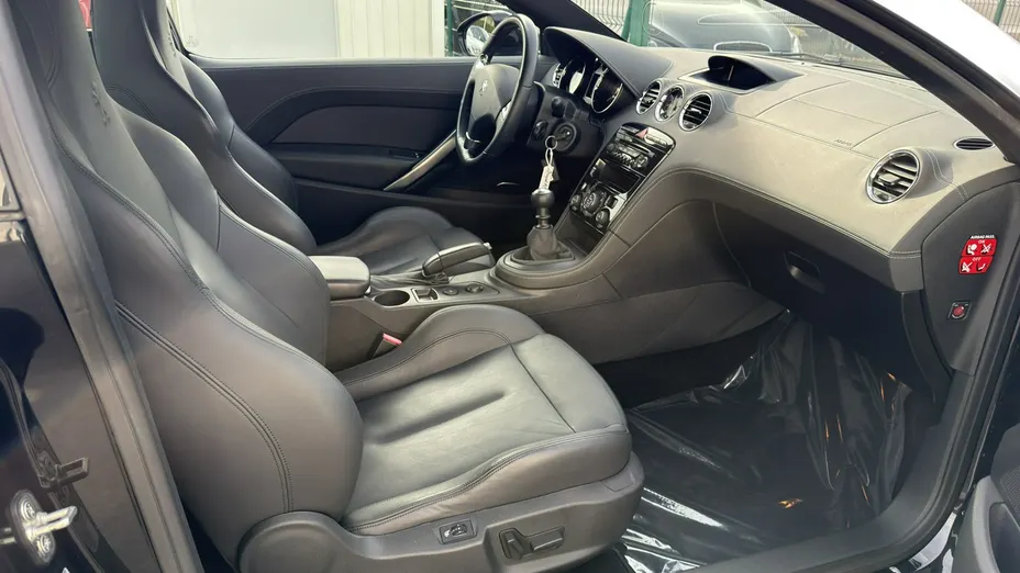 PEUGEOT RCZ -