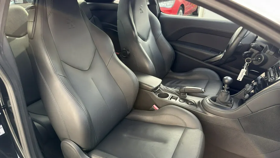 PEUGEOT RCZ -