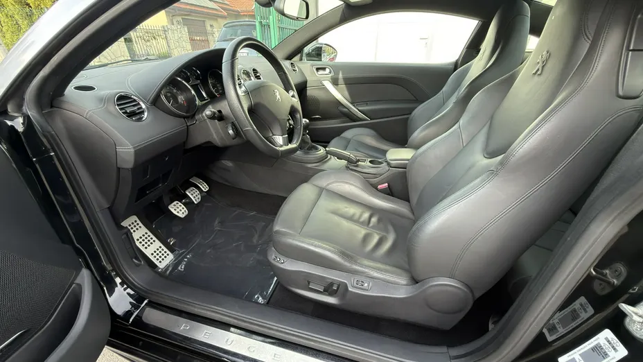 PEUGEOT RCZ -
