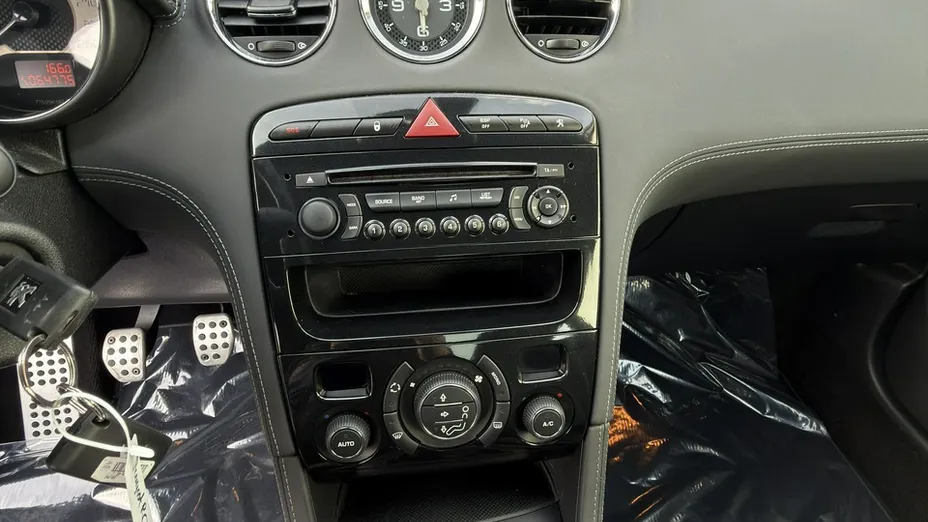 PEUGEOT RCZ -