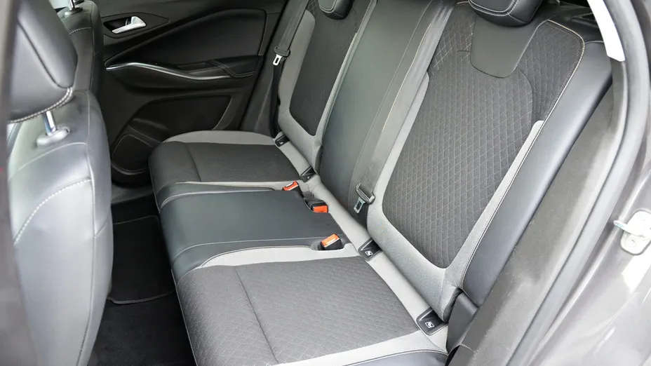OPEL Grandland X -