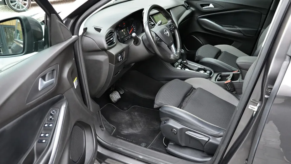 OPEL Grandland X -