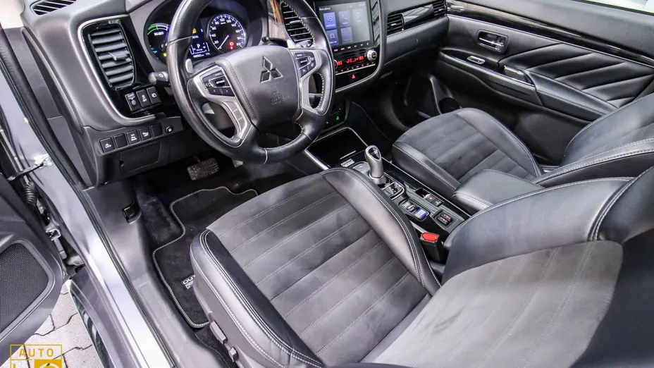 MITSUBISHI Outlander -