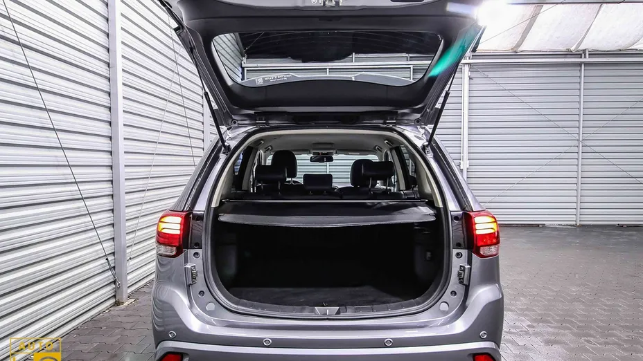 MITSUBISHI Outlander -