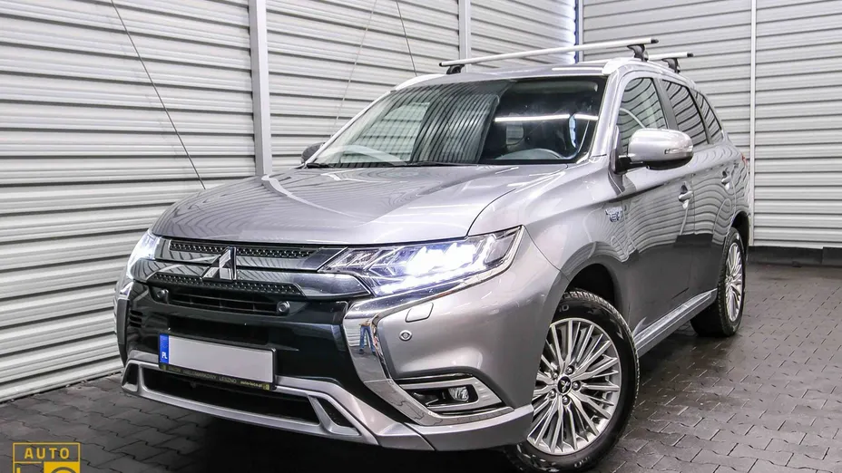 MITSUBISHI Outlander -