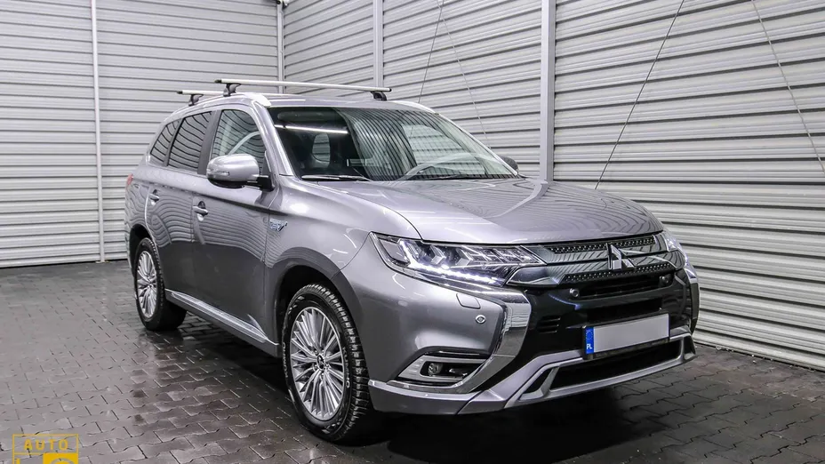 MITSUBISHI Outlander -