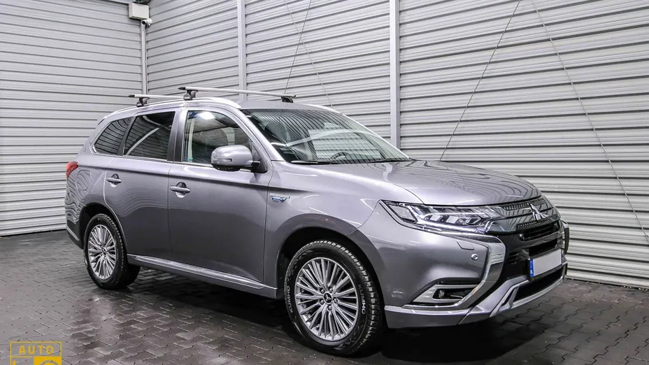 MITSUBISHI Outlander -