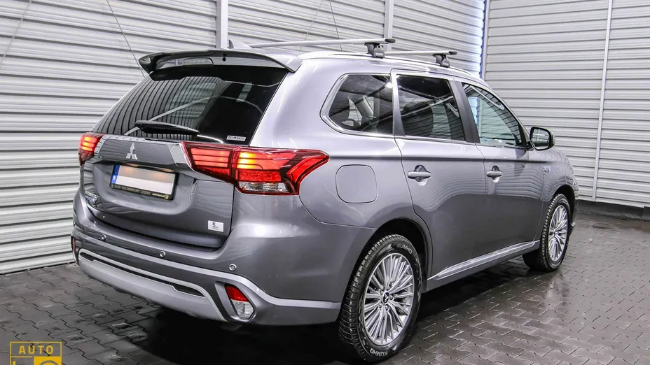 MITSUBISHI Outlander -