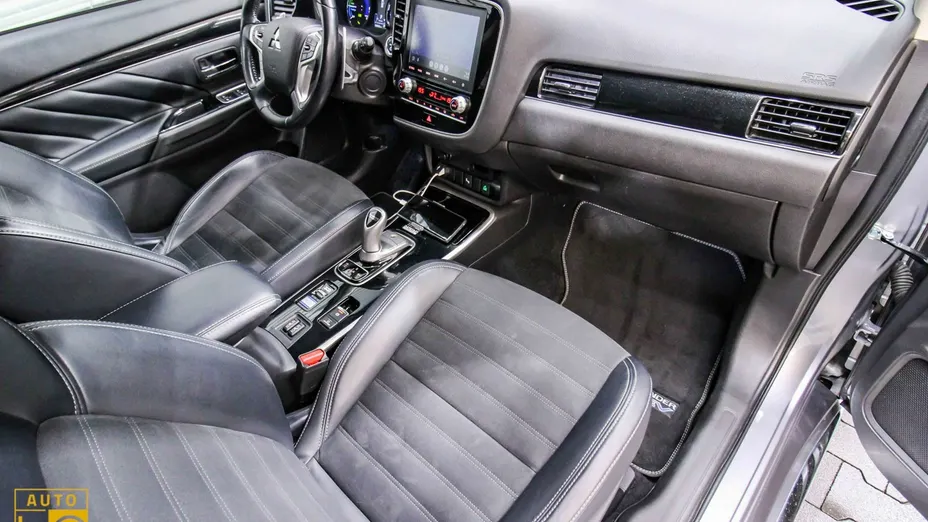 MITSUBISHI Outlander -