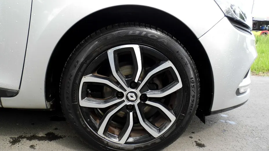 RENAULT Clio -