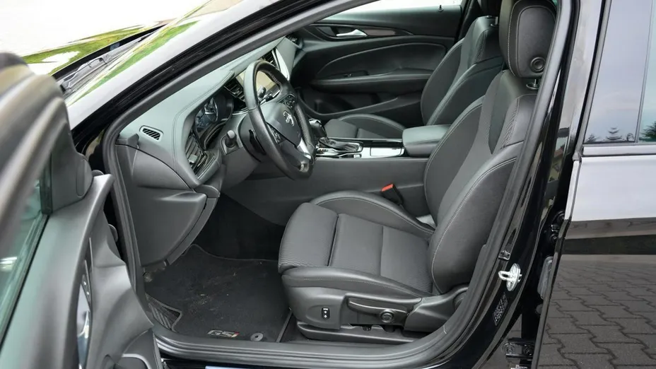 OPEL Insignia -