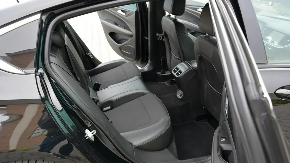 OPEL Insignia -