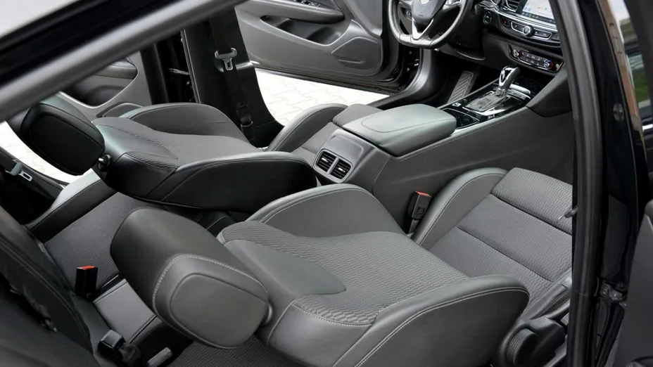OPEL Insignia -