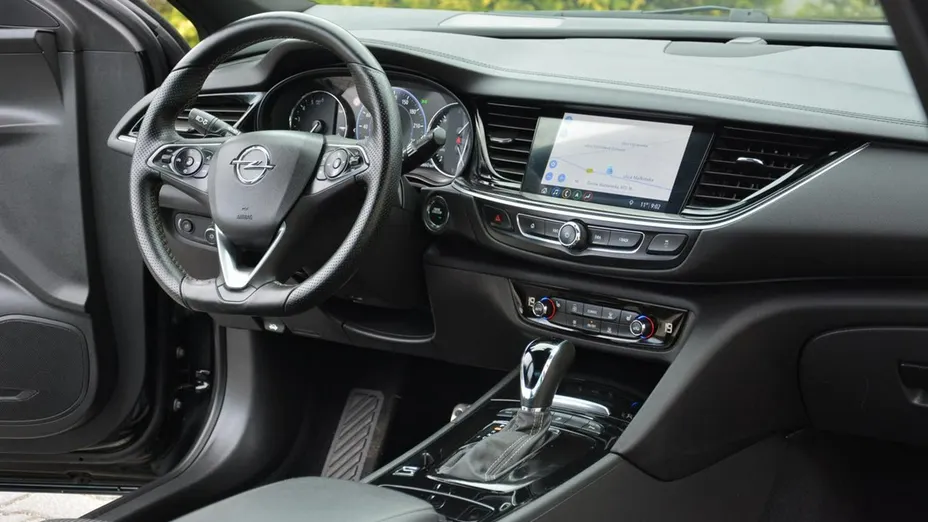 OPEL Insignia -