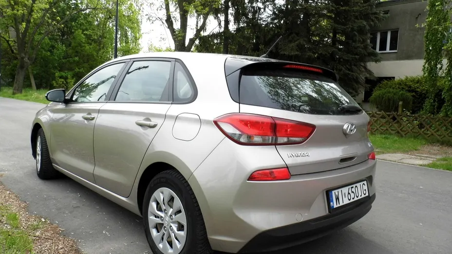 HYUNDAI i30 -