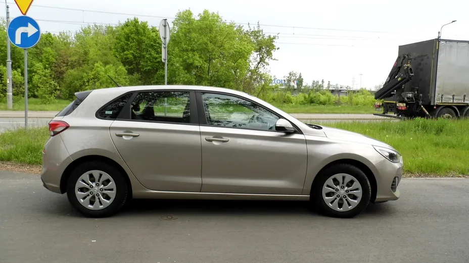 HYUNDAI i30 -