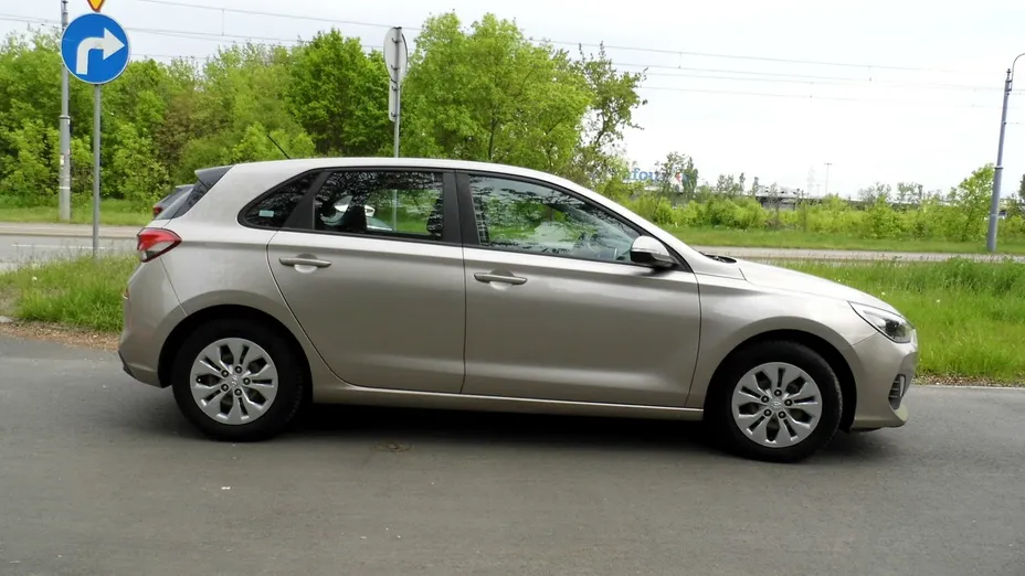 HYUNDAI i30 -