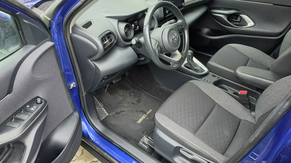 TOYOTA Yaris Cross -