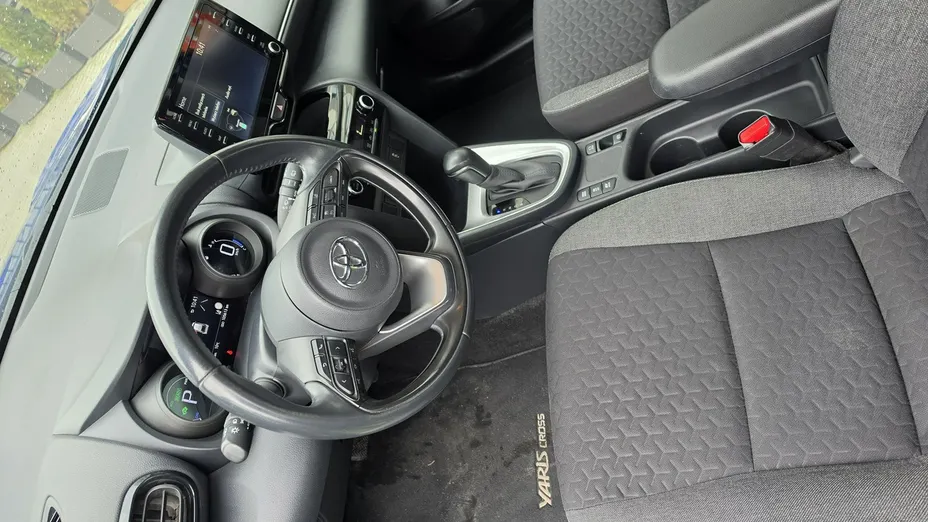 TOYOTA Yaris Cross -