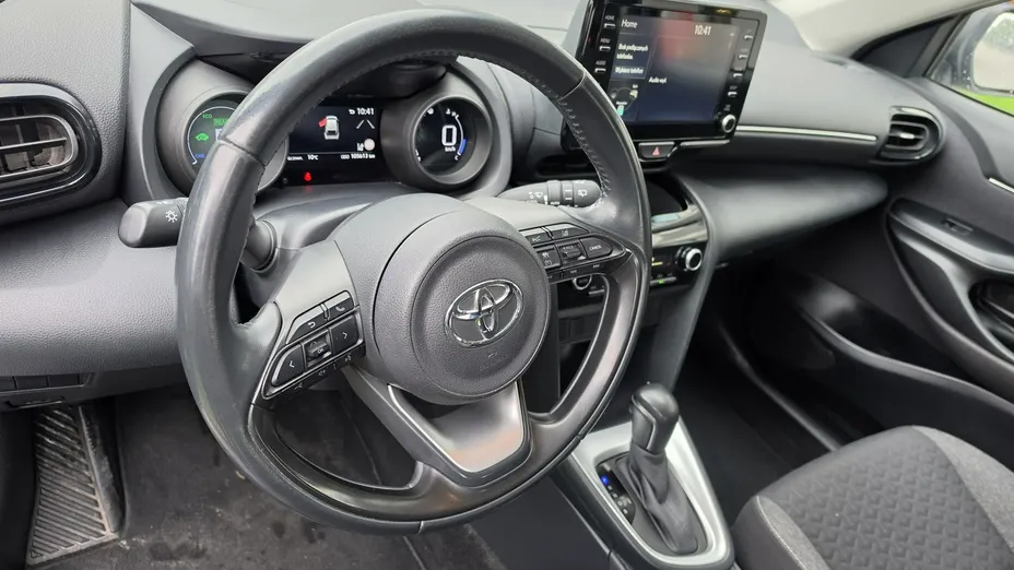 TOYOTA Yaris Cross -