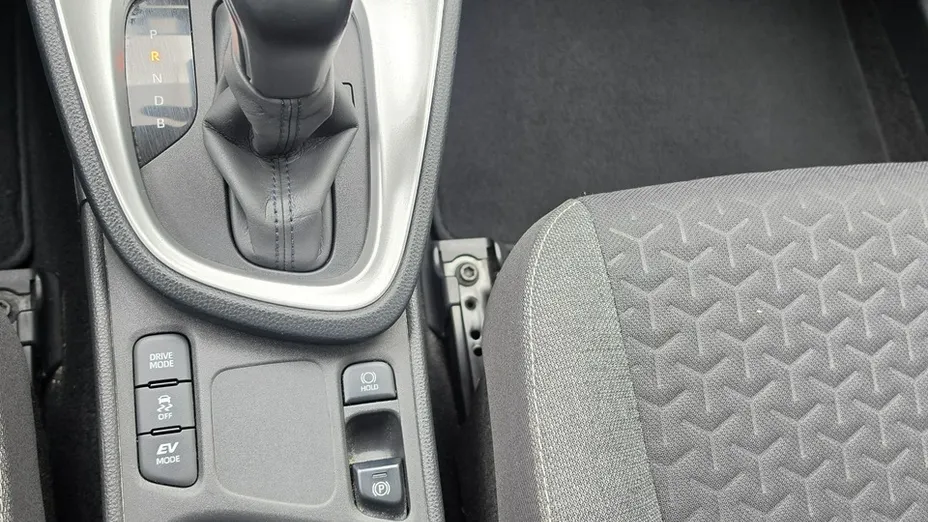 TOYOTA Yaris Cross -