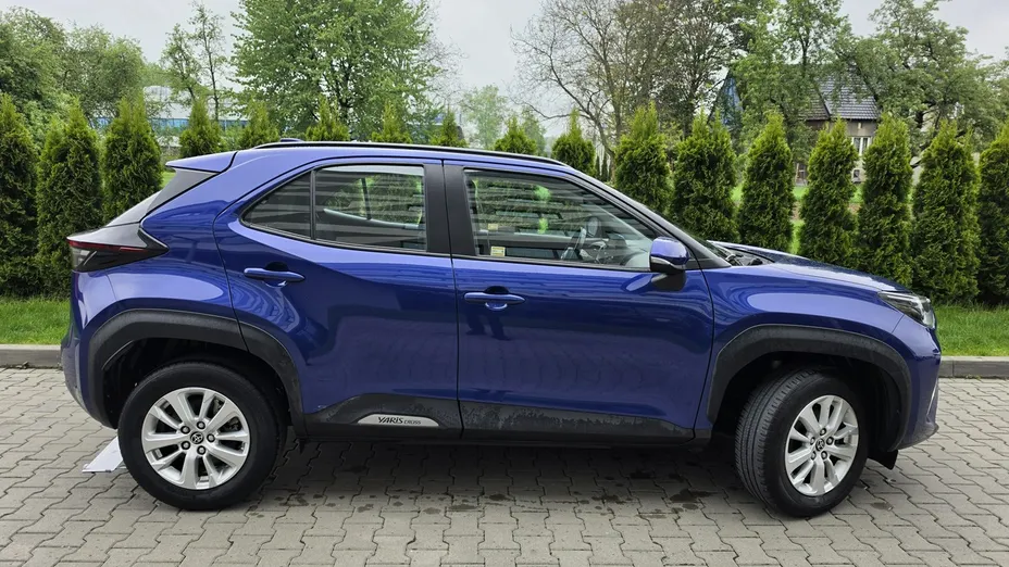 TOYOTA Yaris Cross -