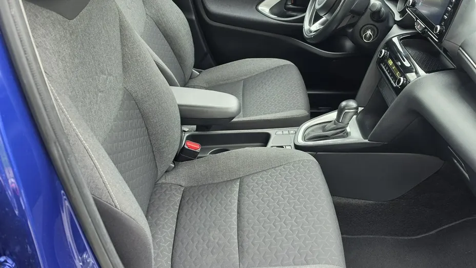 TOYOTA Yaris Cross -