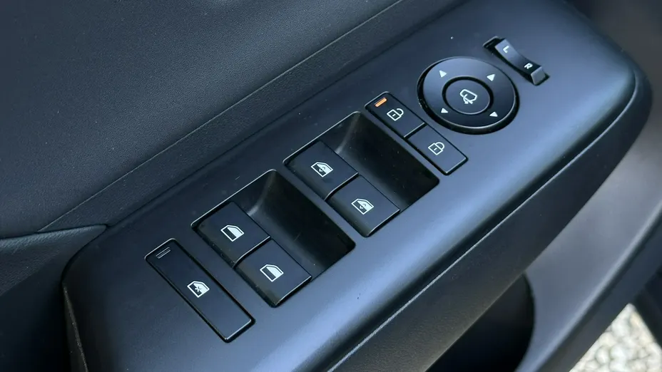 HYUNDAI Kona -