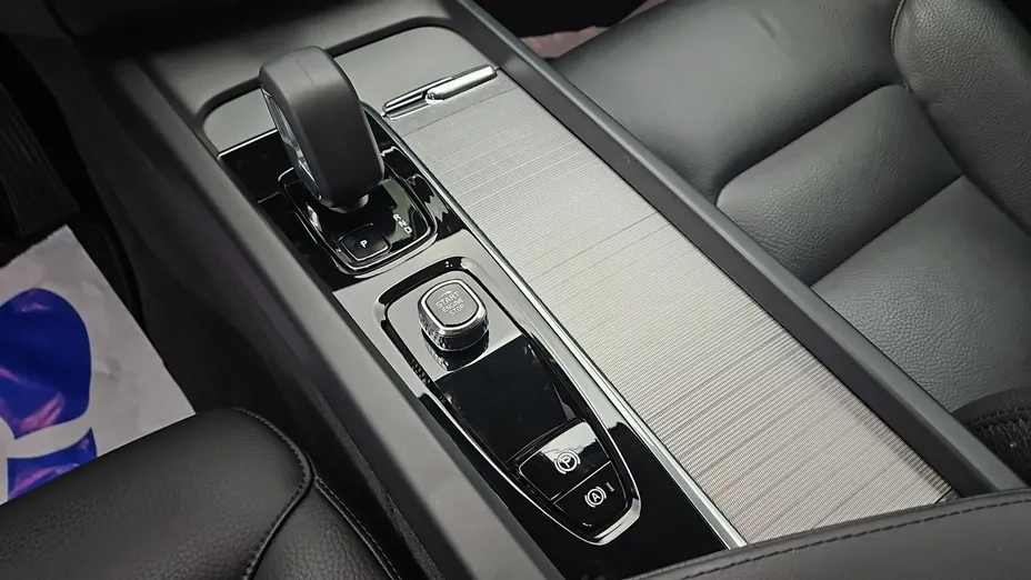 VOLVO XC60 -