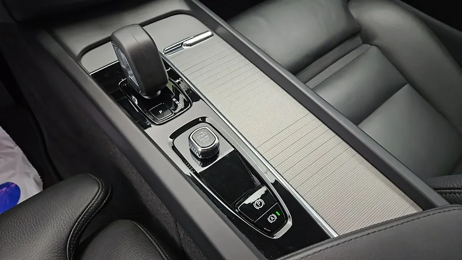 VOLVO XC60 -
