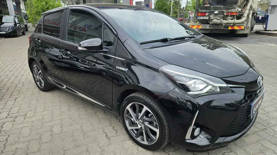 TOYOTA Yaris -