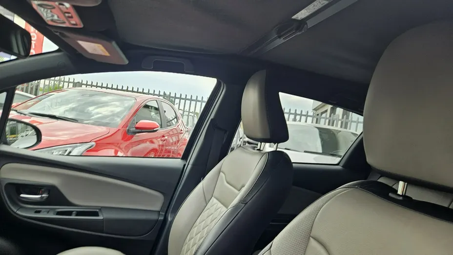 TOYOTA Yaris -