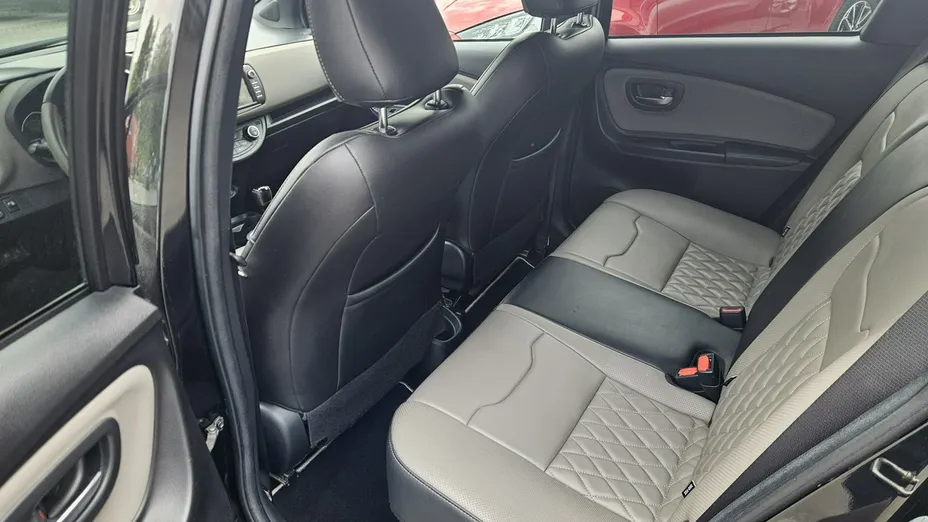 TOYOTA Yaris -